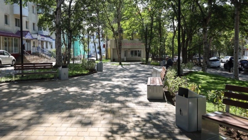 В Корсакове завершили благоустройство сквера на улице Советской