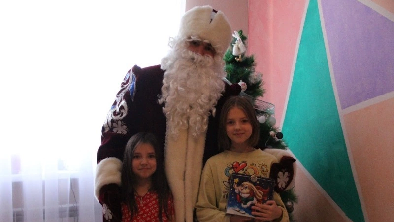 Юных корсаковцев поздравляли с Новым годом