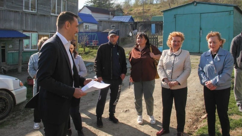 В Первой Пади установят фонари и высадят деревья