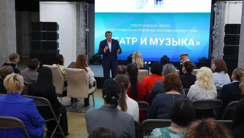 Губернатору представили лучшие театральные и вокальные проекты сахалинских школ