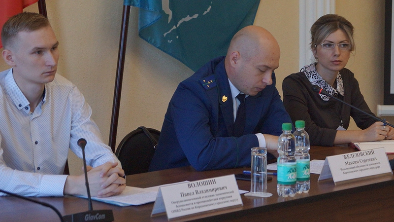 О мерах по предупреждению коррупции рассказали  муниципальным служащим Корсаковского района