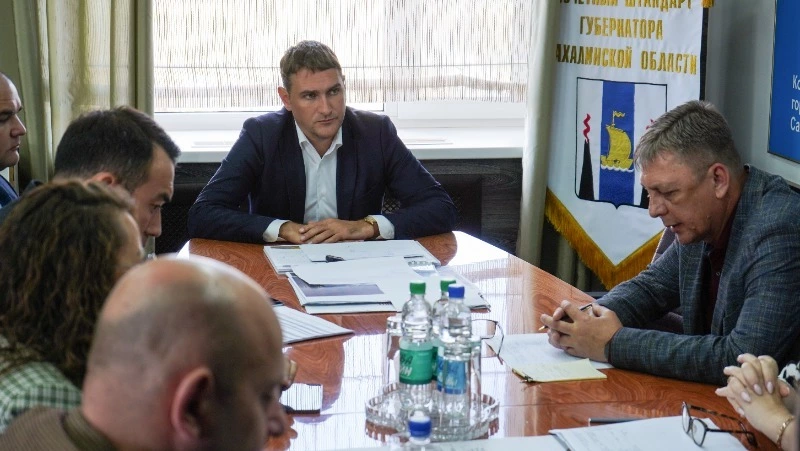 Мэр Корсакова провел оперативный штаб по запуску отопительного сезона