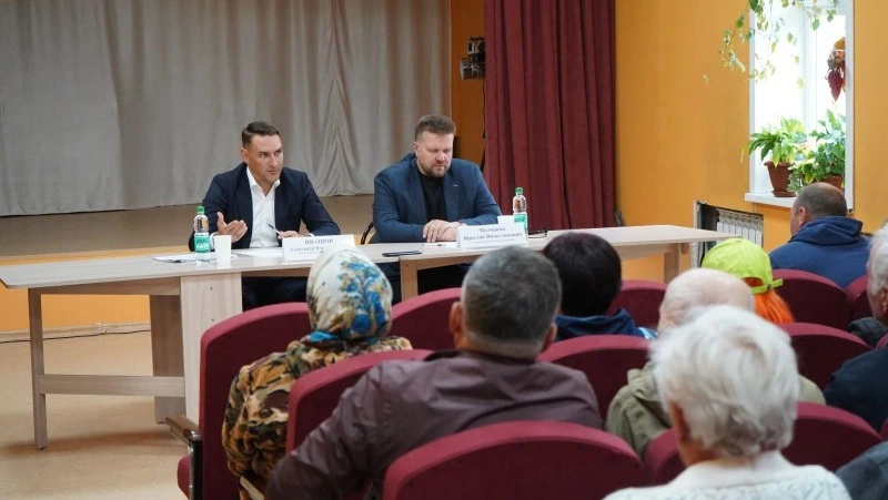 Мэр Корсаковского района Александр Ивашов встретился с жителями Лесного и Охотского
