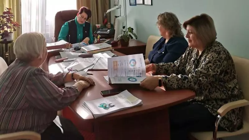 Корсаковские депутаты-единороссы приняли участие во Всероссийской неделе приема граждан