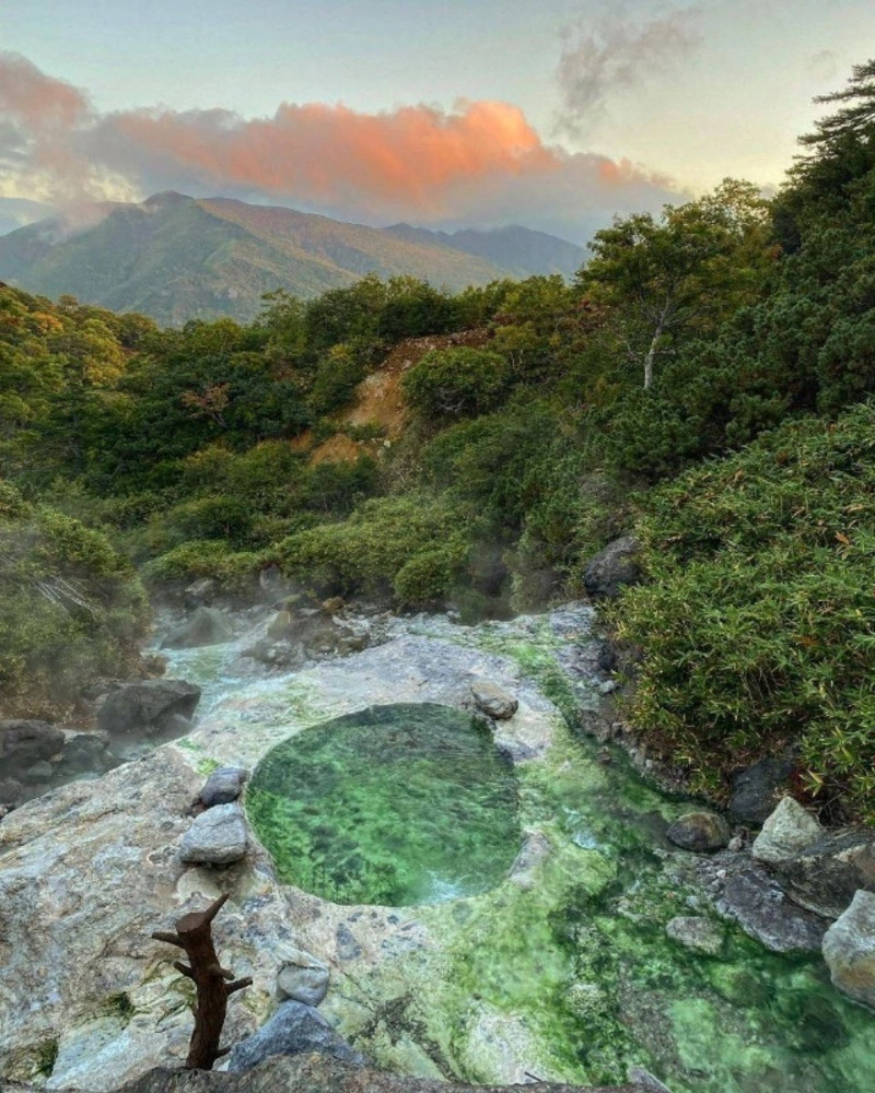 Термальные источники вулкана Баранского: красивые фотографии с острова Итуруп
