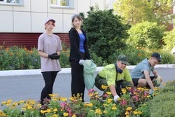 Корсаковские подростки выбирают работать летом