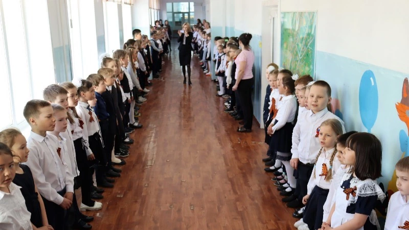 Школа поёт «Катюшу»