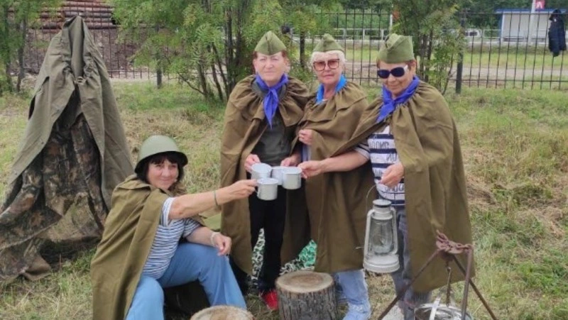 Корсаковцы на реконструкции штурма Хандаса с знаменем «Имена Победы»