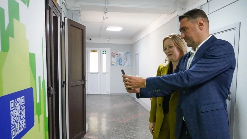 Обновление школы в Корсакове оценила министр образования Анастасия Киктева