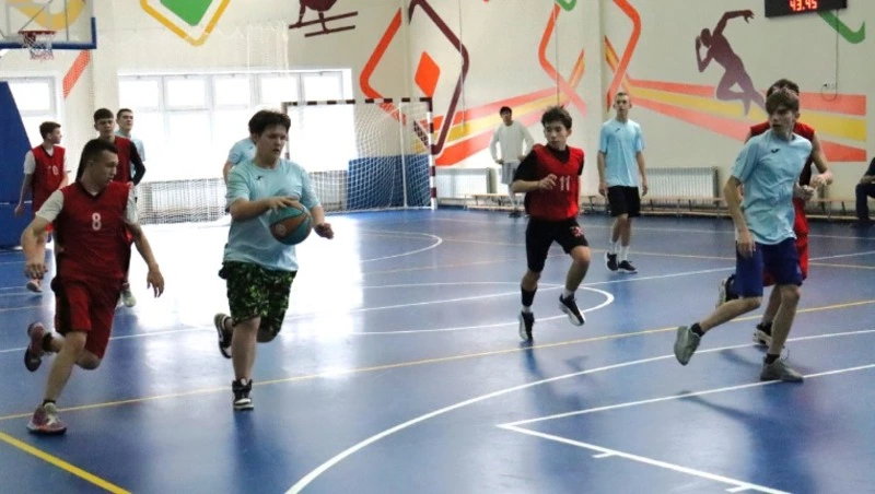 Школьники из Корсакова сыграли на муниципальном этапе баскетбольной лиги «КЭС-Баскет»