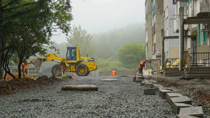 Два двора в Корсакове отремонтируют по нацпроекту «Жилье и городская среда»