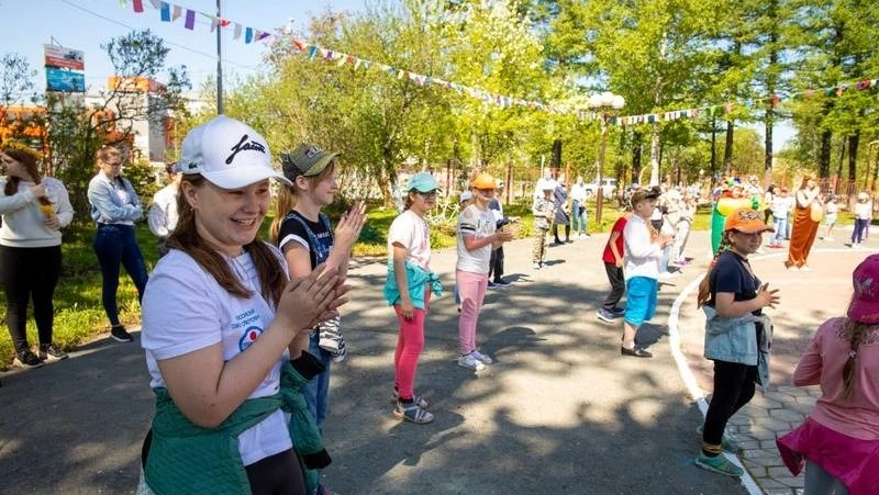 Жители Сахалинской области могут получить деньги на детские путевки