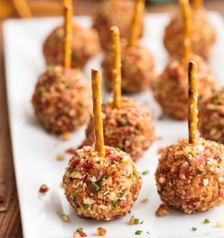 Сырные шарики с беконом и фисташками: пошаговый рецепт закуски к новогоднему столу