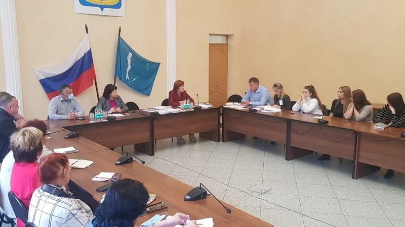Корсаковцев призывают навести порядок на балконах