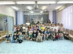Воспитанники детского сада «Ромашка»  встретились с героями СВО