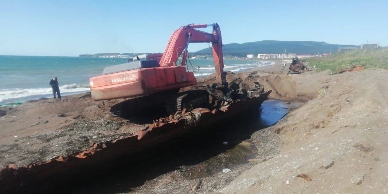 В Корсаковском районе утилизировали затонувшие суда