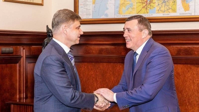 Проект моста на Сахалин обсудили губернатор и глава РЖД