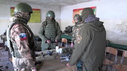 Военных и добровольцев на Сахалине готовят на операторов беспилотников