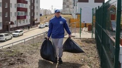 Депутаты и представители местного отделения Единой России привели в порядок детскую площадку 