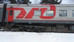 Пассажирский поезд столкнулся с грузовиком на Сахалине — ФОТО, ВИДЕО