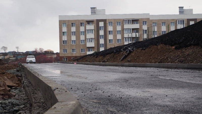 Новый асфальт на ул. Калинина в Корсакове