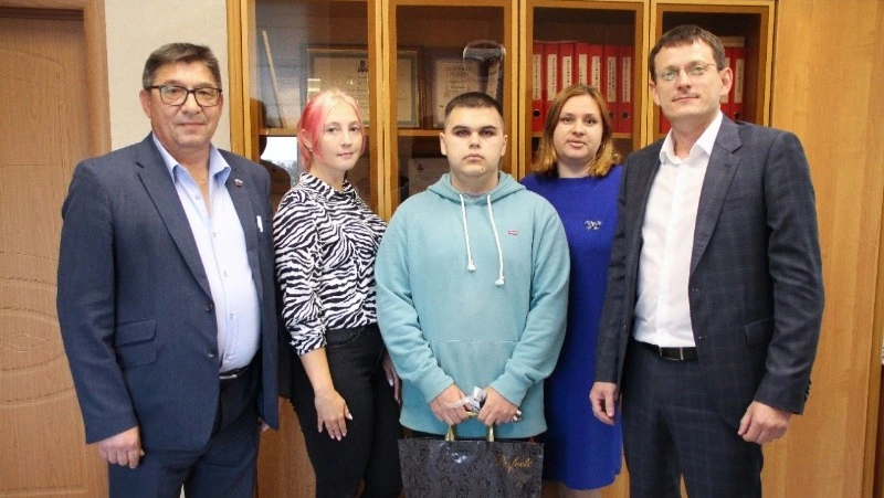Корсаковцу вручили ключи от квартиры