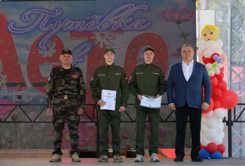 В Южно-Сахалинске торжественно вручили сертификаты первым выпускникам центра «ВОИН»