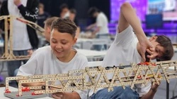 Юные инженеры из Корсакова представили свои проекты на выставке «КВАНТ-ИН»
