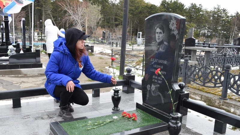 Юные патриоты Корсакова возложили цветы на воинские захоронения