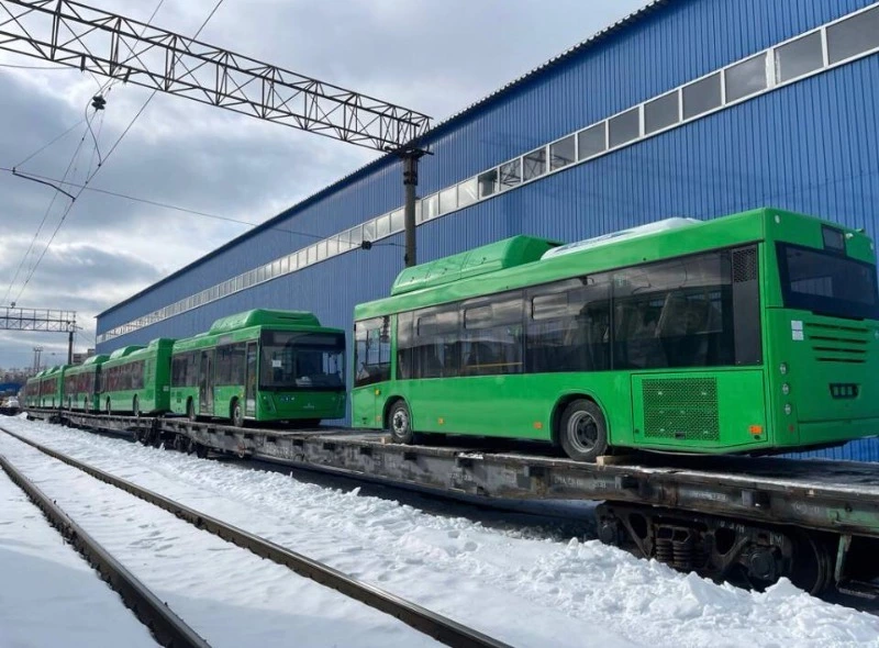 Первые 27 новых автобусов на газомоторном топливе отправили на Сахалин. ВИДЕО