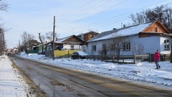 История улицы Первомайской в Корсакове: ремонтные мастерские и магазин под лестницей