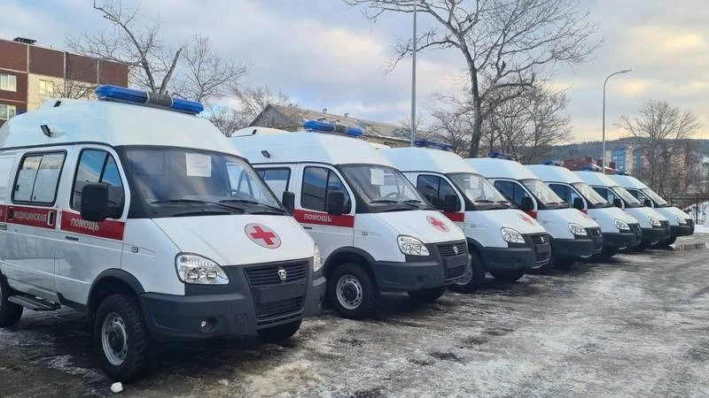 Районная больница в Корсакове получила новые машины скорой помощи