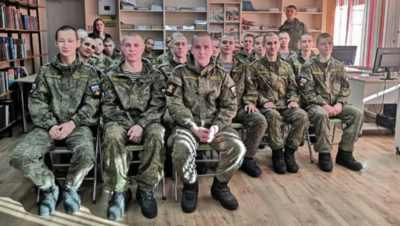 Об особенностях новогодних праздников рассказали служащим дивизиона БРК «Бастион»