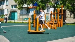 В Корсакове продолжают благоустройство придомовых территорий  по программе «Дальневосточные дворы»