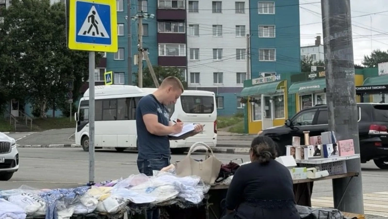 В Корсакове продолжают пресекать факты несанкционированной торговли