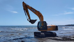 Прибрежную акваторию Сахалина чистят от затонувших судов