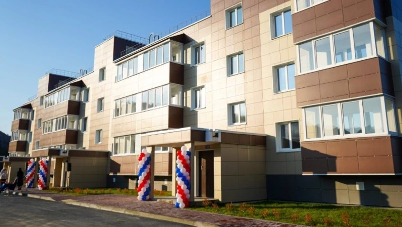 Жители Новиково Корсаковского района отмечают новоселье