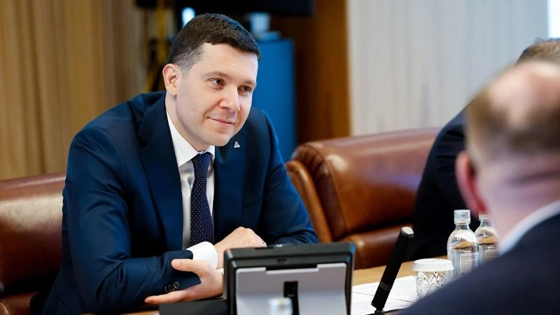 Лимаренко и Алиханов обсудили развитие промышленности Сахалина