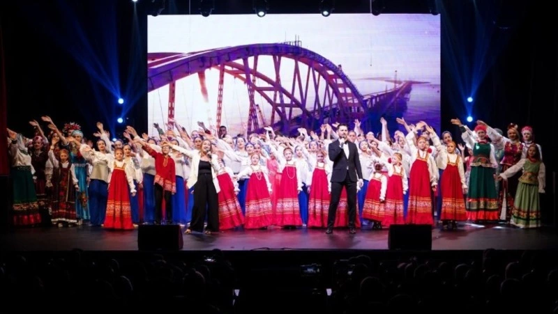 Корсаков отметил Первомай праздничным концертом и чествованием лучших работников