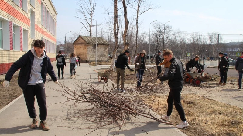 В Корсакове проходит месячник по санитарной очистке и благоустройству
