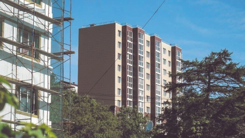 Новый дом в Корсакове готовят к заселению