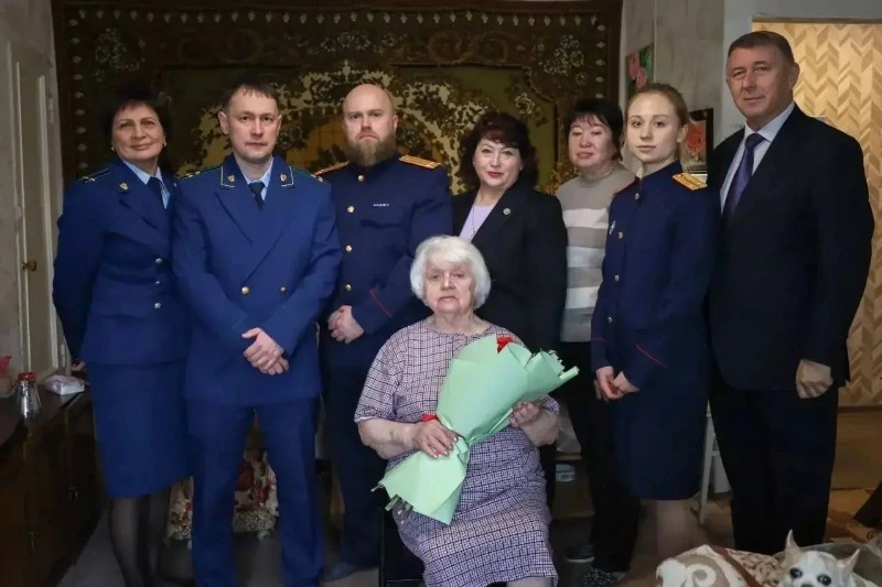 Татьяну Степанову поздравили с днем  полного снятия блокады Ленинграда