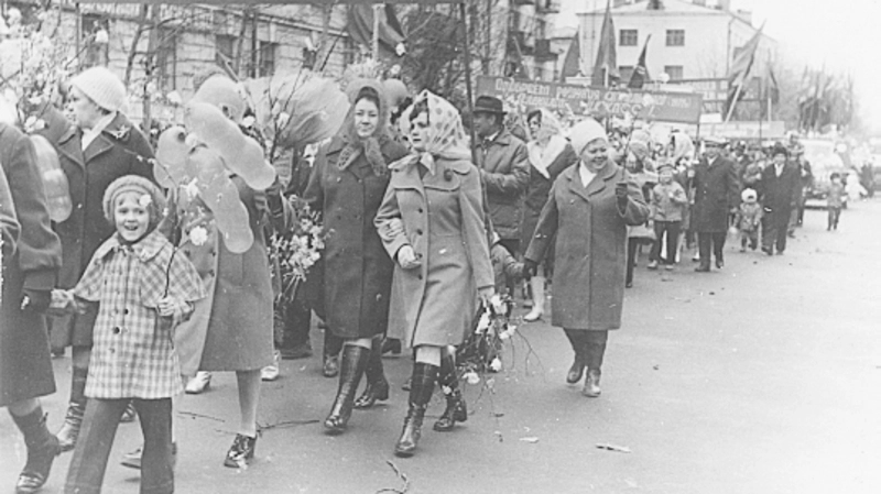 По главной улице – всем коллективом