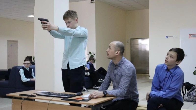 Как проходят уроки начальной военной подготовки