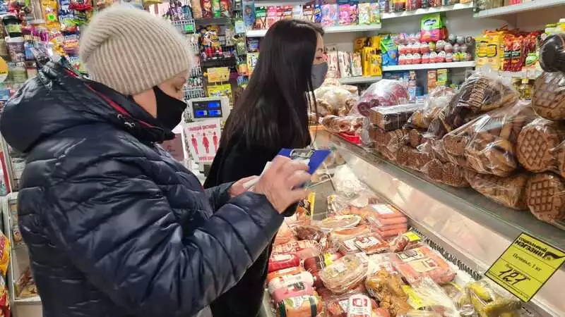 Корсаковские волонтеры продолжают проверять цены