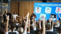 Олимпийские призеры по водным видам спорта встретились с юными сахалинцами