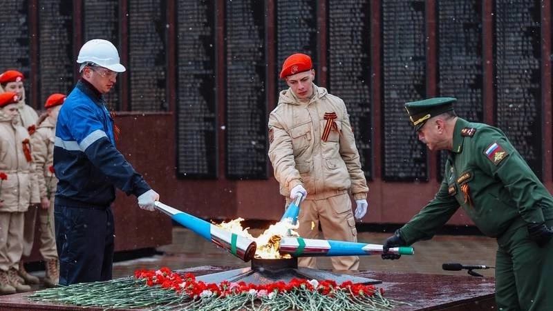 В Южно-Сахалинске торжественно подключили Вечный Огонь к природному газу