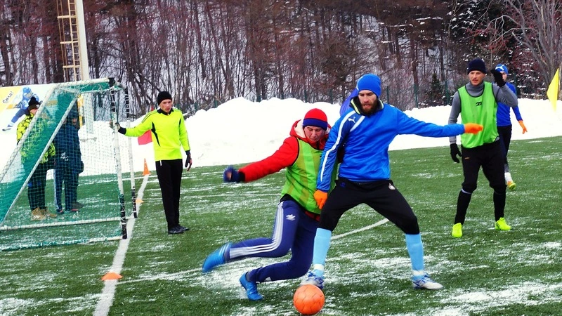 ВЫИГРЫВАЮТ СИЛЬНЕЙШИЕ