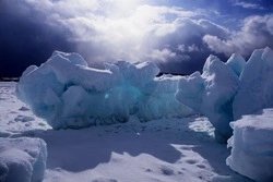 Ледяные скульптуры на Итурупе: красивые фотографии с Курильских островов