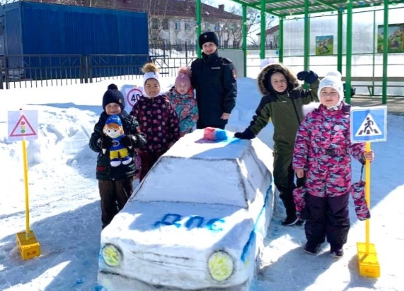 Снежный городок дорожных правил